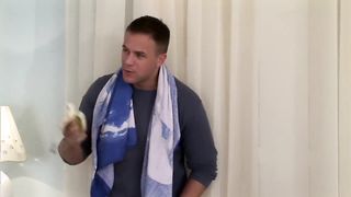 Orosz tini hölgyemény és a kettő fallosz