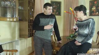 Orosz anyuci a nevelt fiával baszik