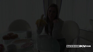 Its POV - Athina Love a magyar pornószínész csajszi popóba dugva