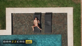 BRAZZERS - Jolee Love a méretes cicis fiatal hölgyemény