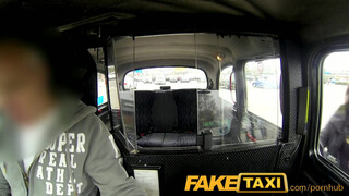 FakeTaxi - a pici lopós fekete csaj megbánja amit tett
