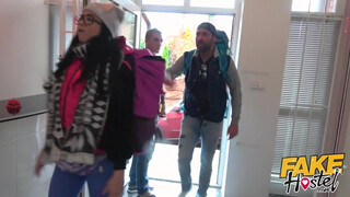 Fake Hostel - Kolumbiai bige a pasija előtt dug