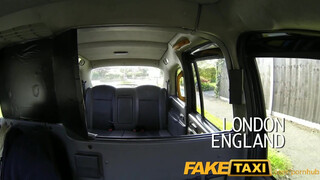 FakeTaxi - nagy seggű bige szexelni akar