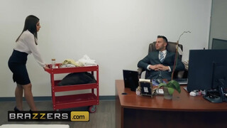 Brazzers - Ella Knox az óriás keblű kolumbiai kisasszony