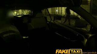 FakeTaxi - Olasz kisasszony a taxiban kúrel