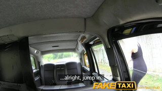 FakeTaxi - isteni testű világos szőke spiné szeret baszni