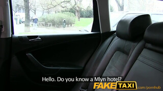 FakeTaxi cuki orosz túrista hölgyemény szűk puncival