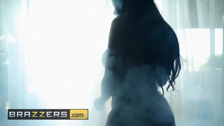 Brazzers - kerek formás seggű csajszi a fürdőkádban
