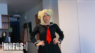 Mofos - Sweetie Fox a cosplayes kiscsaj popóba dugva