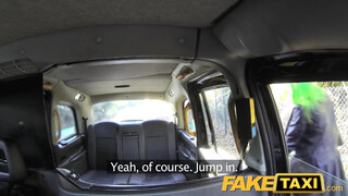 Fake Taxi zöld hajú hölgyemény ánusza kúrható