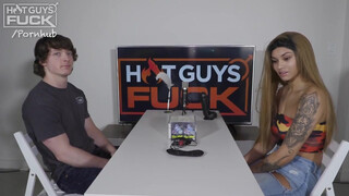 Brazil tini spiné és a sportos hapsi - Hot Guys Fuck