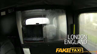 FakeTaxi - nagy cickós debella nőci a taxiban