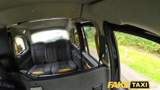 Fake Taxi - Méretes didkós milf megdöngetve a hátsó ülésen