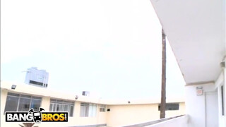 BANGBROS - Kiara Marie a méretes popsis spanyol milf