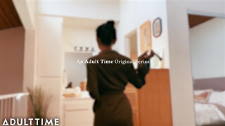 ADULT TIME - Ázsiai tini kiscsaj a fürdőben maszturbál