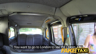 FakeTaxi - Brazil picsa közösül a taxissal