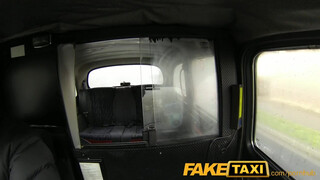 FakeTaxi - Világos Szőke méretes seggű kisasszony megbaszva