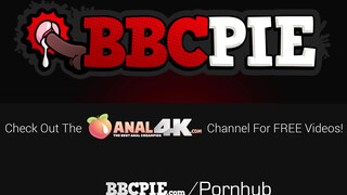 BBCPIE - Chloe Temple beleül a méretes dákóba