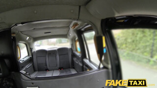 Fake Taxi - ausztrál csajszi a szabadban is szereti csinálni