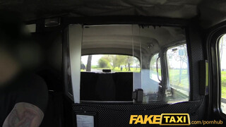 FakeTaxi - ártatlan pici tini csajszi és a vastag kukac