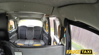 Fake Taxi - Rina Ellis a szexy sulis spiné