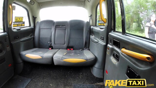 Fake Taxi - Csöcsös picsa kefél a hátsó ülésen