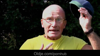Öreg tata popsiba reszeli a izgató tinit