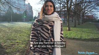 Public Agent - Lena Coxx borotvált pinája megrakva