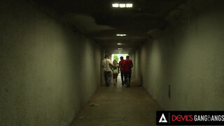 DevilsGangbangs - Kolumbiai milf gruppen szex kefélése