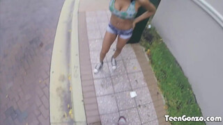 TEENGONZO - Anya Ivy a szexy hatalmas didkós barna nőci