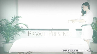 PrivateBlack - Julia Rocka a fullos masszőr csajszi