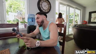 BANGBROS - Crystal Chase a nagy kannás latin amerikai hölgyemény