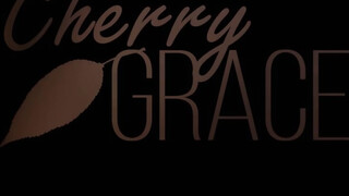 Cherry Grace a méretes tőgyes amatőr kiscsaj