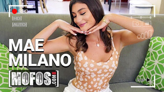 MOFOS - Mae Milano muffja megkúrelva keményen
