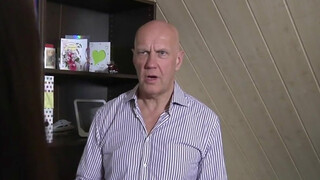 Aranyos ázsiai diáklány jeles osztályzatot kap vén tanár dugásért és ondó lenyelésért