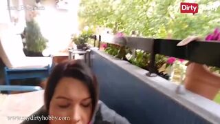 Lara Bergmann forró baletli cumizása megbaszva méretes faszal