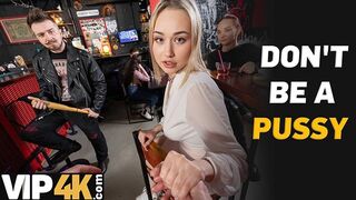 Bátor világos szőke pornófilmes döngeti idegen krapekot a bárban
