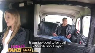 Fiatal pasi gyorsan megdugja Angel Piaff lucskos csupasz puncáját a hamis taxiban
