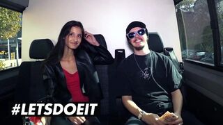 Vékony néger Coco Kiss pénzért cidázza a hatalmas néger fazt az verdában