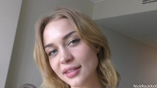 Loren Strawberry szűke tini muffot anal dugással hódít a szállodában