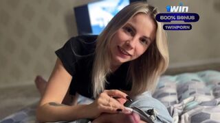 Amatőr világos szőke hölgyemény vad cumizása hatalmas fasszal