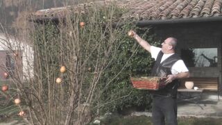 Szexy világos szőke tini amatőr popsiba rakva és szájba spriccelve méretes farasszal