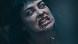 Szexy Kék Hajú Punk Bige Átváltozása - Jewelz Blu a Parasited Csatornán Vadul Mag Numb-bal