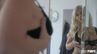 Hatalmas Didkós Világos Szőke Milf Mélytorok Akcióban a Cherry Pimps Csatornán